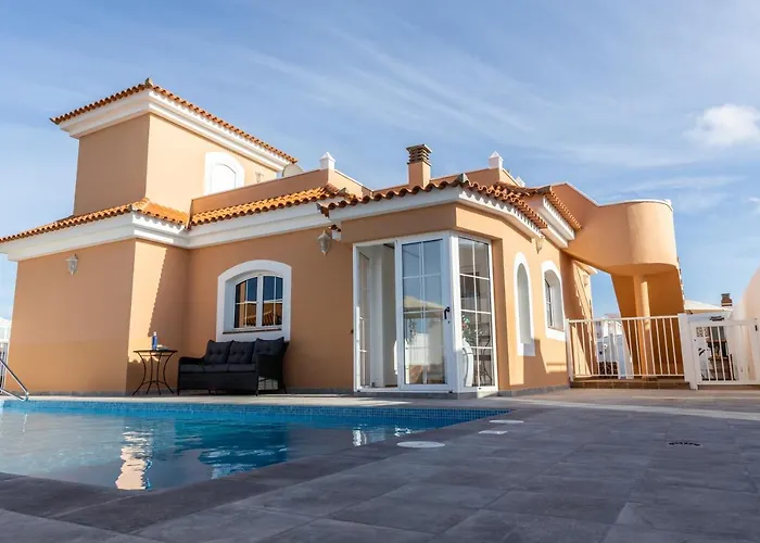 Perfect For Family Holidays With Private Pool, Near Beach And Golf- Villa Ashley
