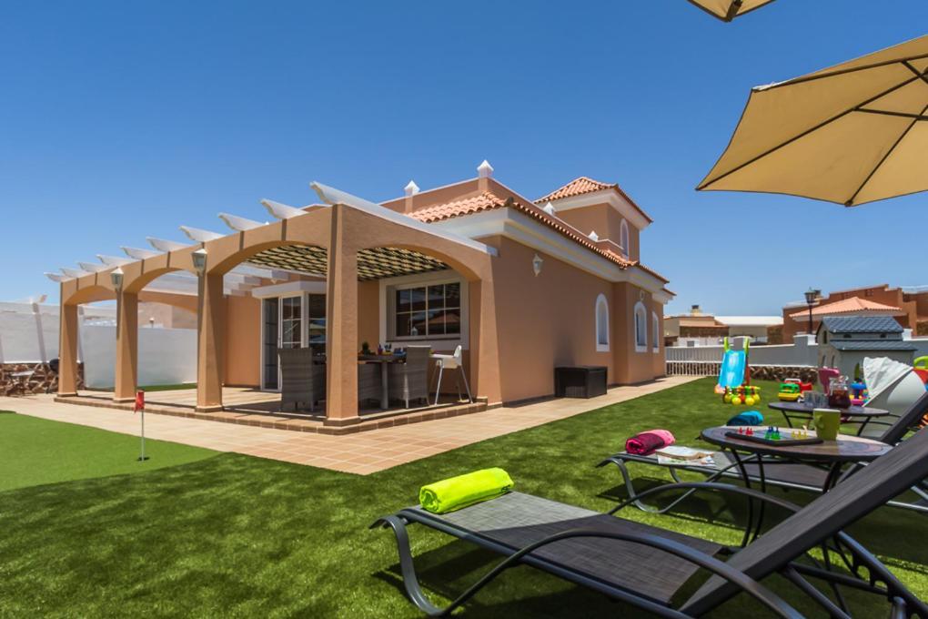 Perfect For Family Holidays With Private Pool, Near And Golf- Ashley
