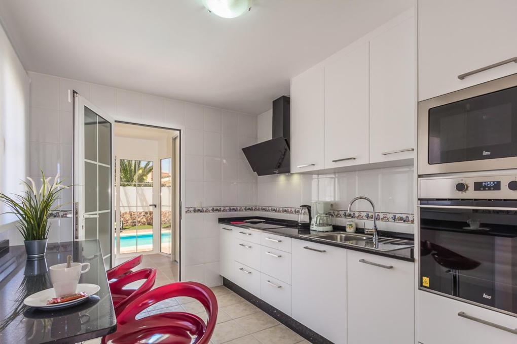 Perfect For Family Holidays With Private Pool, Near And Golf- Ashley Costa De Antigua