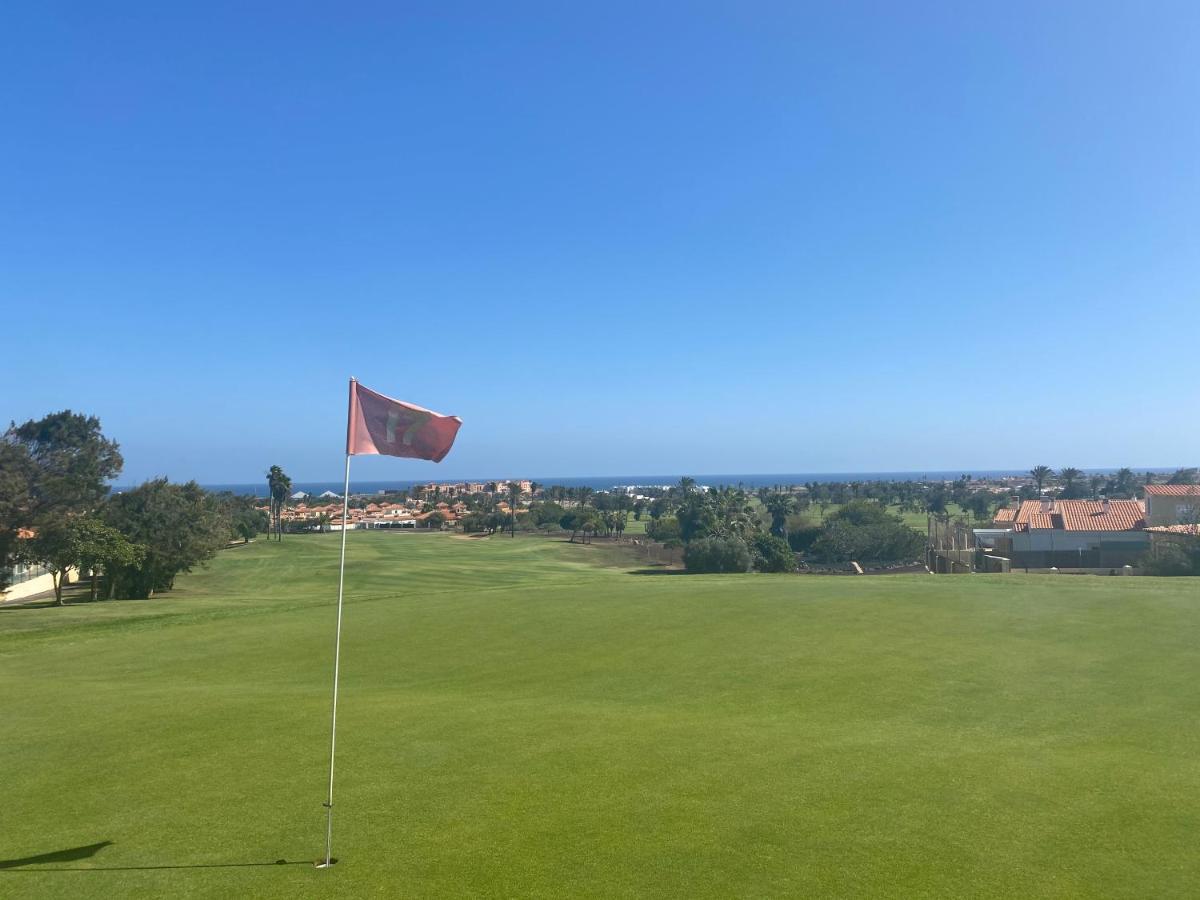 Perfect For Family Holidays With Private Pool, Near And Golf- Ashley