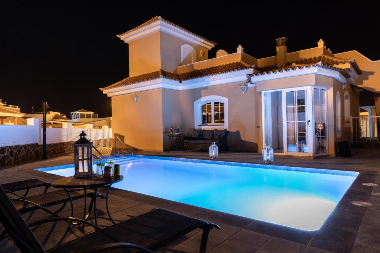 Perfect For Family Holidays With Private Pool, Near And Golf- Ashley Villa *