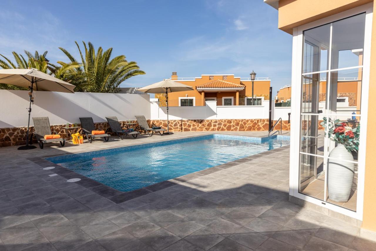 Perfect For Family Holidays With Private Pool, Near And Golf- Ashley *