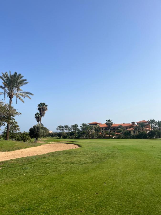 Perfect For Family Holidays With Private Pool, Near And Golf- Ashley *